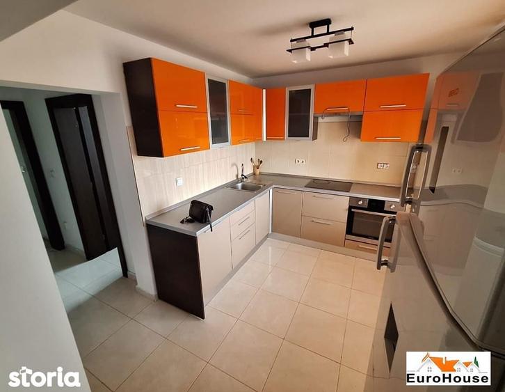 Apartament cu 3 camere decomandat în Cetate