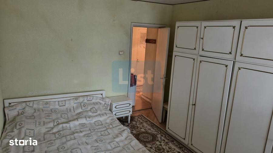 Apartament cu 4 camere decomandat în Central