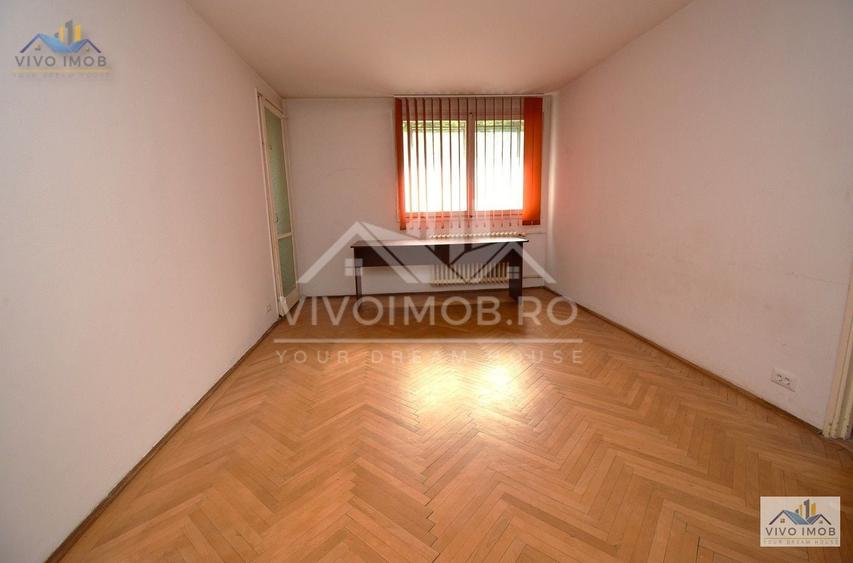 Apartament cu 3 camere semidecomandat în Titan