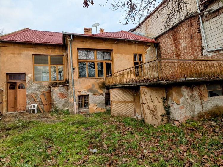 Casă cu 10 camere cu Canalizare în Bălcescu