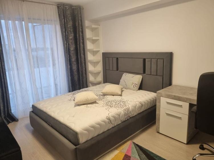 Apartament cu 3 camere decomandat, mobilat în Central