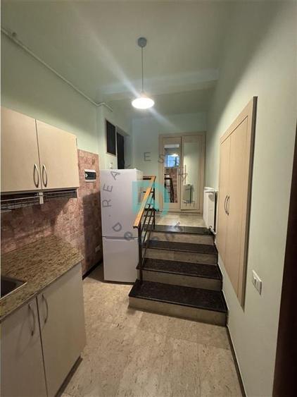 Apartament cu 2 camere semidecomandat, mobilat în Central