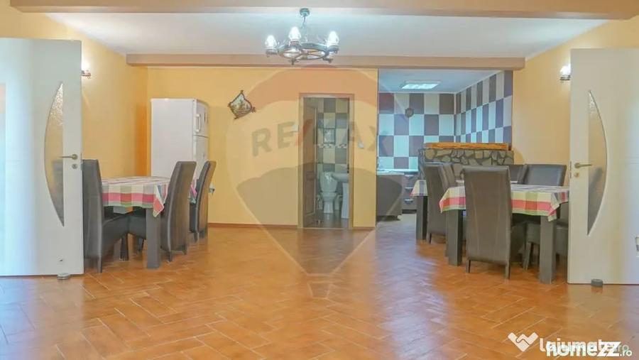 Casă cu 9 camere cu Teren 1000 Mp în Moieciu