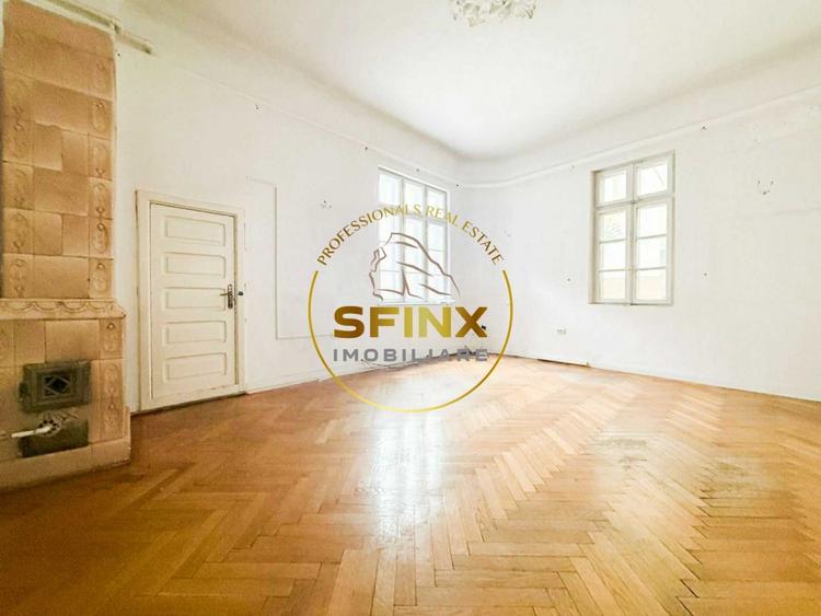 Casă individuală cu 9 camere cu Teren 707 Mp în P-ța Romană