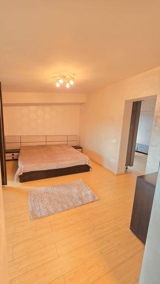 Apartament cu 4 camere decomandat în Central