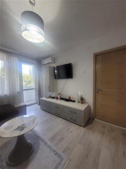 Apartament cu 2 camere decomandat în Republica