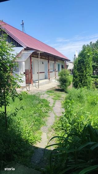 Casă cu 2 camere cu Teren 2000 Mp în Urecheni