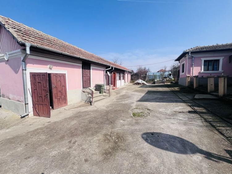 Casă cu 4 camere în Pătulele