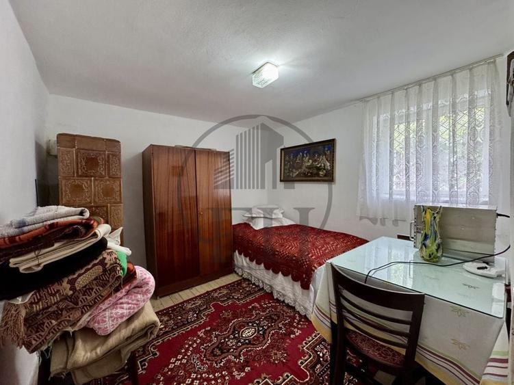 Casă cu 5 camere cu Teren 1190 Mp în Sud