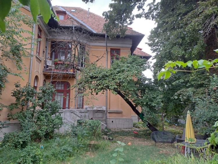 Apartament cu 9 camere circular în Cotroceni