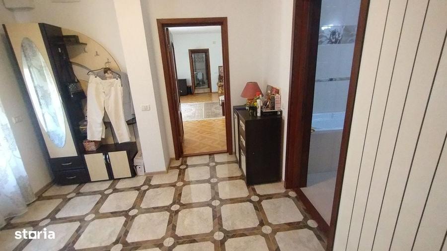 Casă cu 4 camere în Zorile