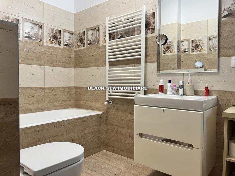 Casă individuală cu 7 camere cu Canalizare în Central