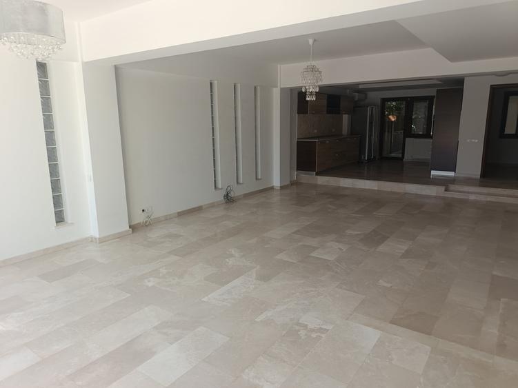 Casă individuală cu 4 camere cu Teren 400 Mp în Pipera