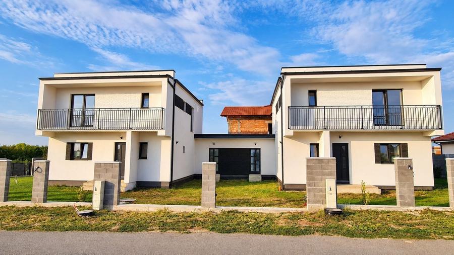 Duplex cu 5 camere cu Canalizare în Dumbrăvița