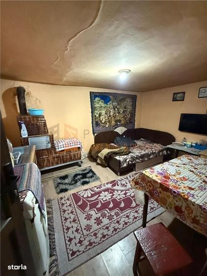 Casă cu 3 camere decomandat în Ciobănoaia