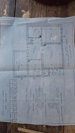 Apartament cu 3 camere decomandat în Rieni
