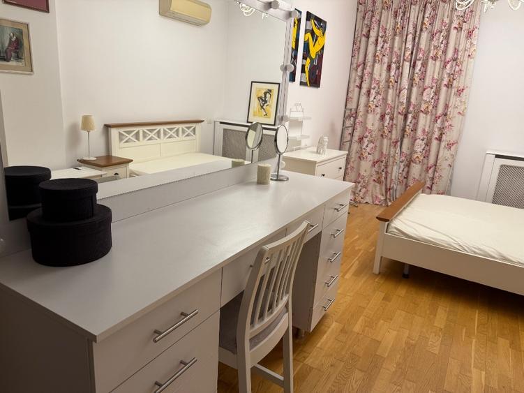 Apartament cu 2 camere semidecomandat, mobilat în Central