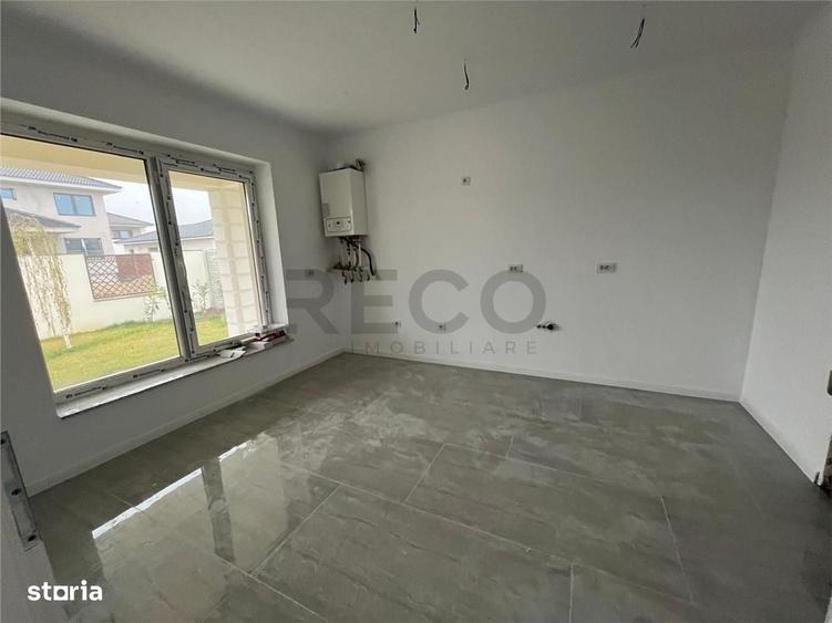 Casă cu 4 camere în Rontău