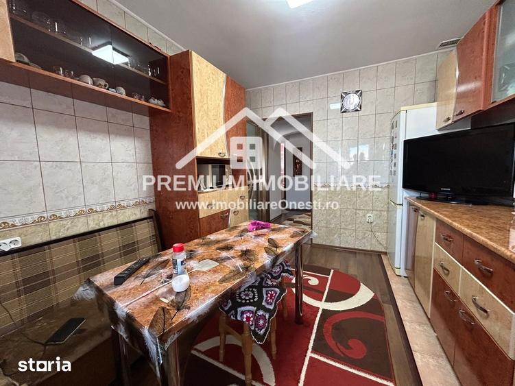 Apartament cu 3 camere decomandat în Dofteana