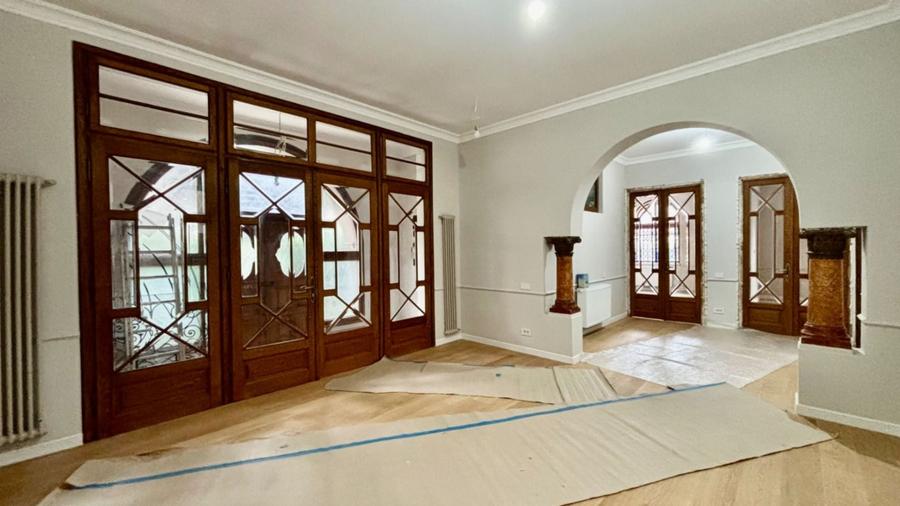 Apartament cu 4 camere în Romană