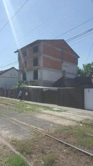 Casă cu Teren 800 Mp în Central