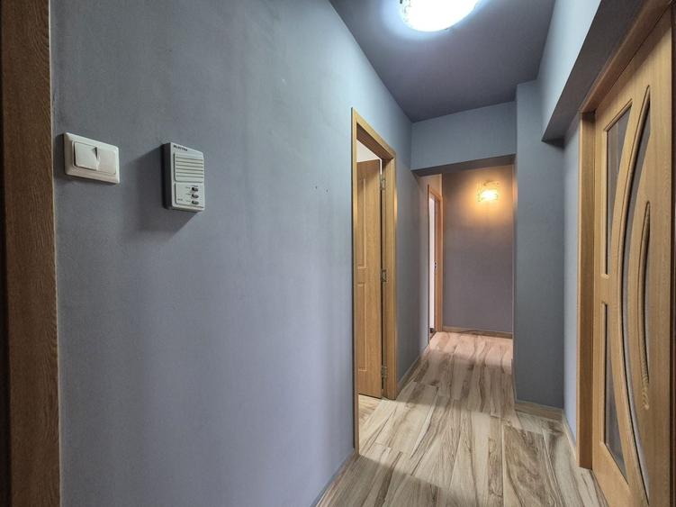 Apartament cu 3 camere decomandat în Bartolomeu
