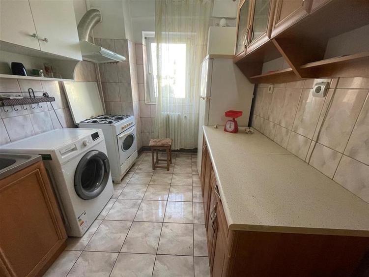 Apartament cu 2 camere decomandat, mobilat în Alexandru cel Bun