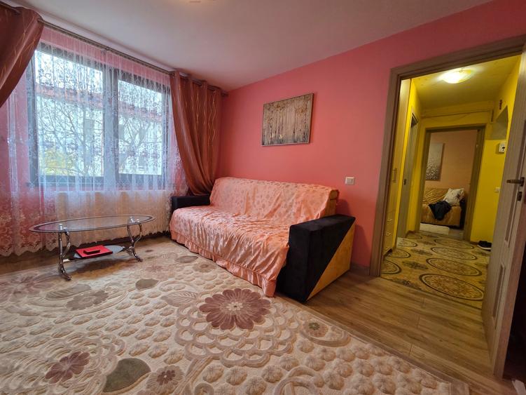 Apartament cu 3 camere decomandat, mobilat în Alexandru cel Bun