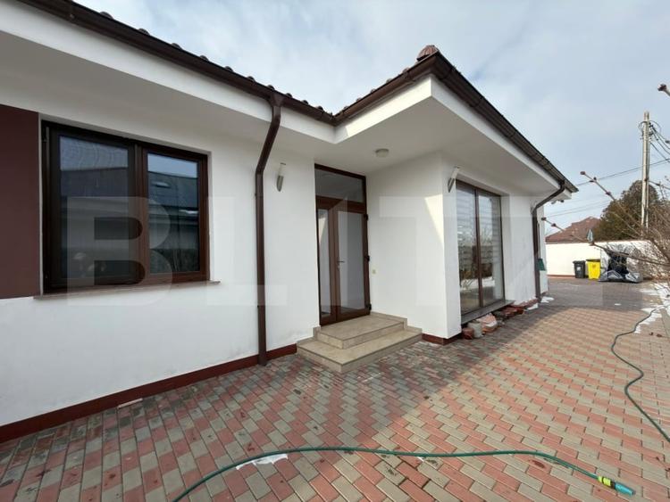 Casă individuală cu 5 camere cu Canalizare în Exterior Est
