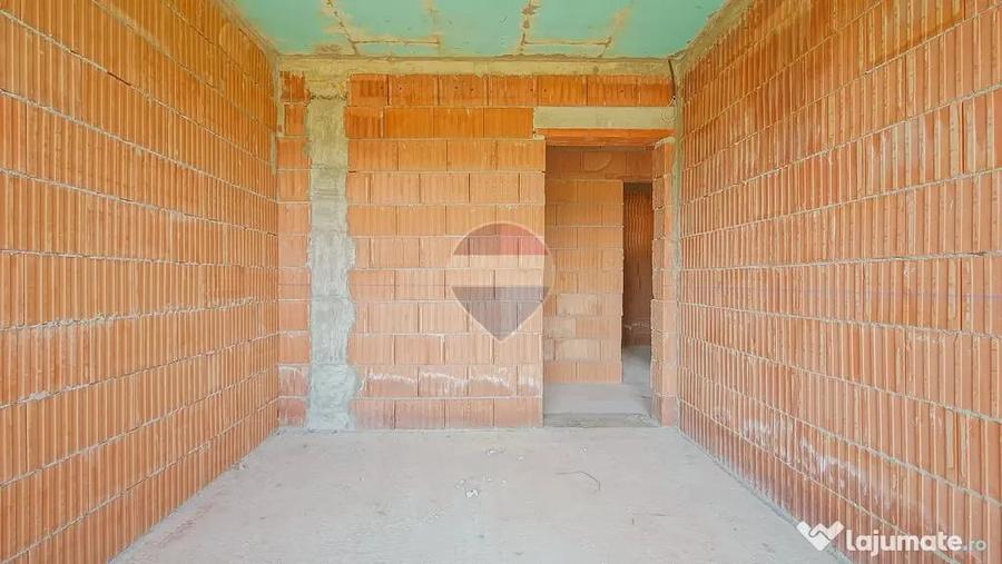 Casă cu 4 camere cu Teren 500 Mp în Cristian
