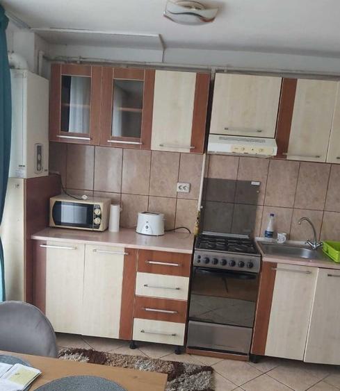 Apartament cu 2 camere decomandat în Victoriei