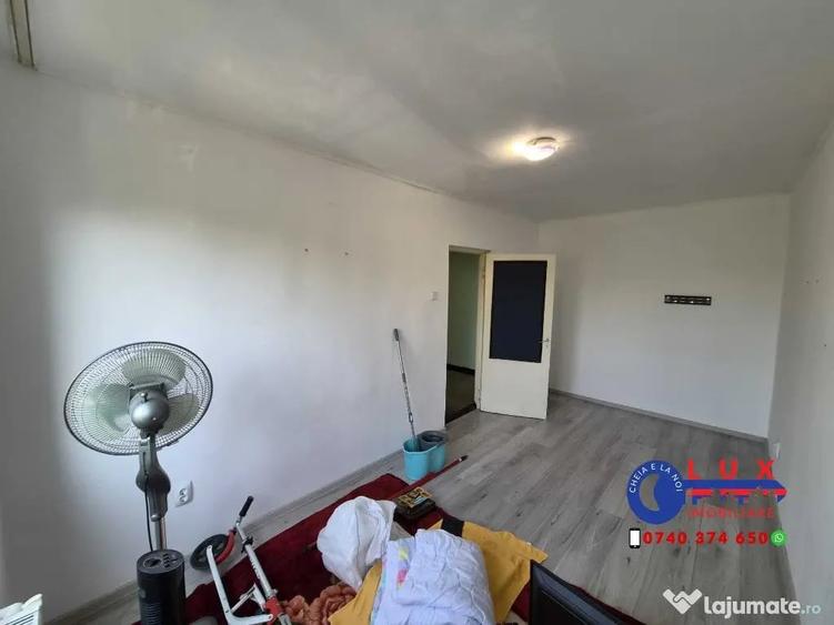 Apartament cu 3 camere decomandat în Piața Nouă