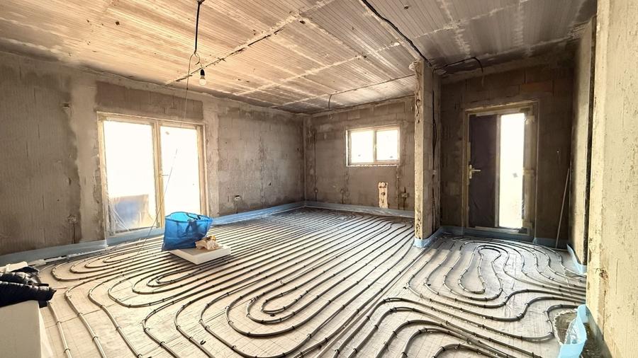 Duplex cu 3 camere cu Canalizare în Albina