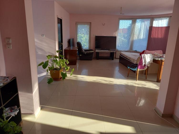 Casă cu 4 camere în Mehala