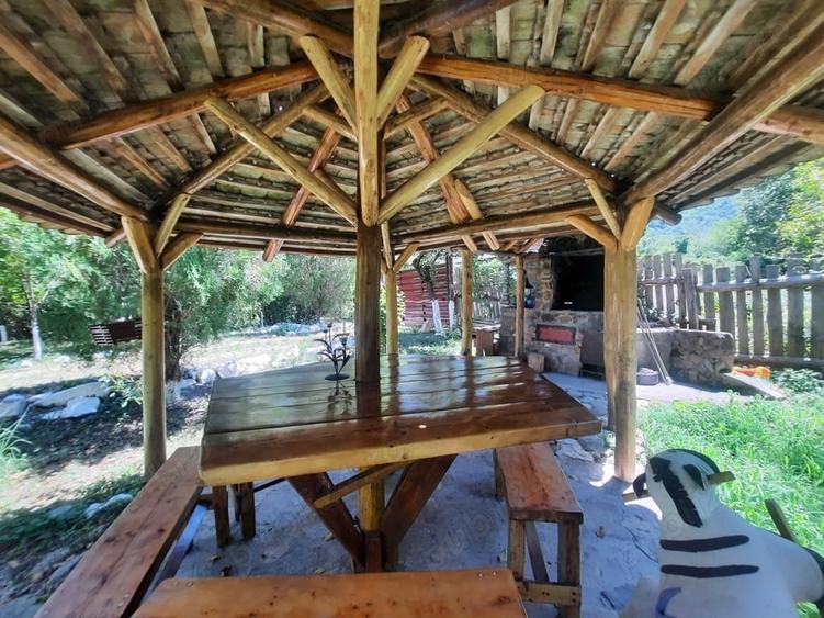 Casă cu 3 camere cu Teren 1600 Mp în Liubcova