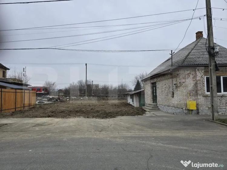 Casă cu 2 camere cu Teren 500 Mp în Botizului