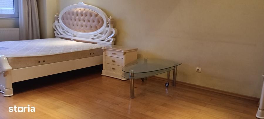 Casă cu 7 camere cu Teren 400 Mp în Dobroești
