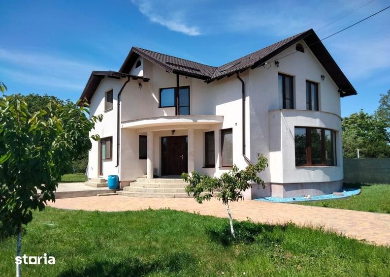 Casă cu 5 camere cu Teren 2200 Mp în Târgșoru Vechi