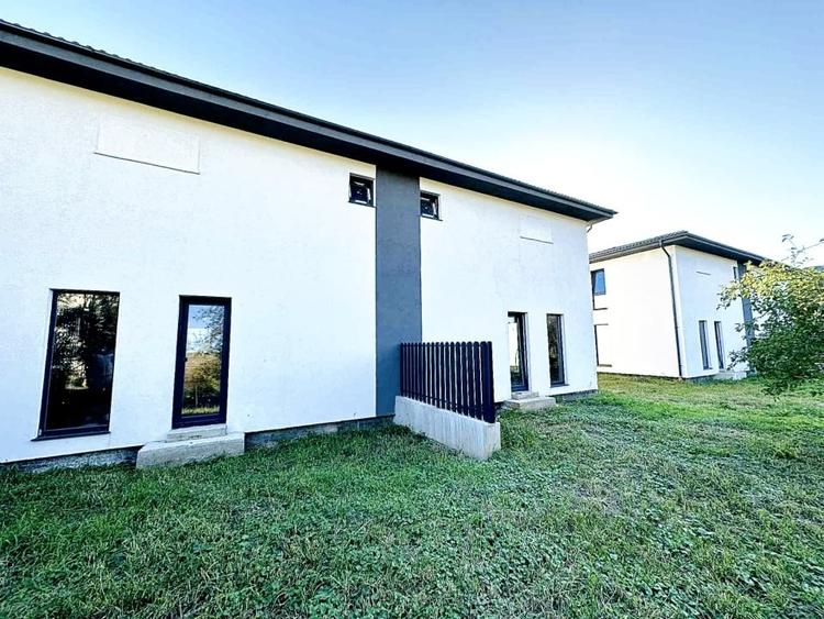 Duplex cu 4 camere cu Canalizare în Gilău