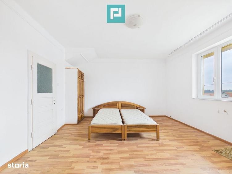 Casă cu 4 camere decomandat în Rontău