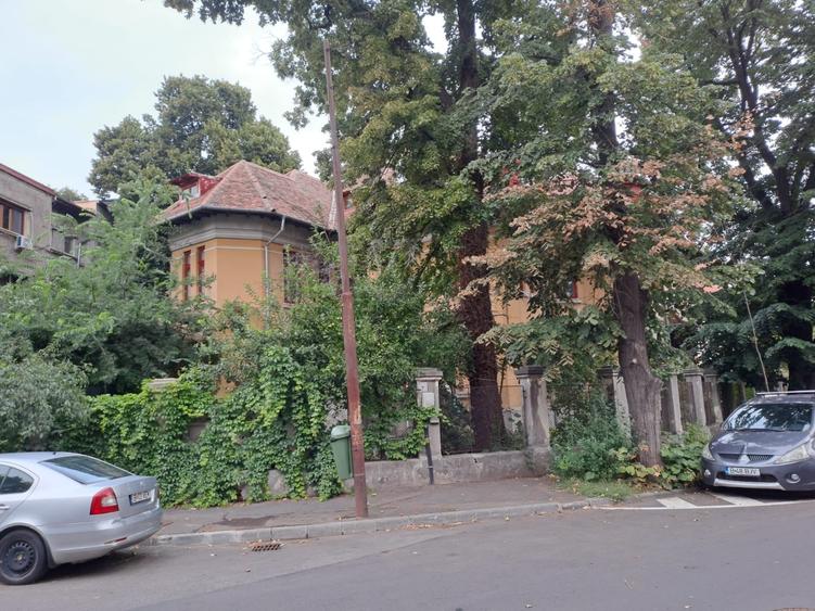 Apartament cu 9 camere circular în Cotroceni