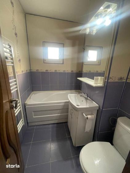 Apartament cu 3 camere în Craiovița Nouă