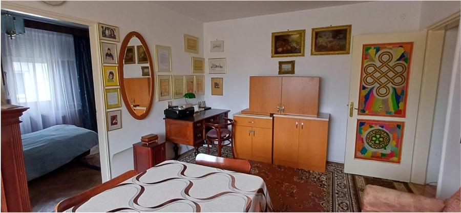 Apartament cu 3 camere semidecomandat în Centrul Civic