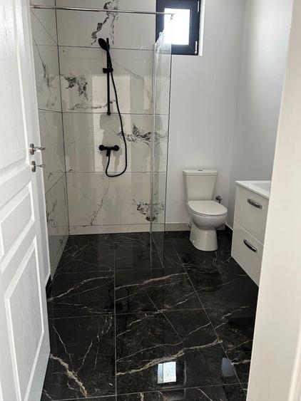 Casă individuală cu 3 camere cu Canalizare în Cârcea