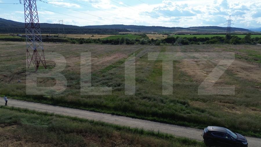 Teren Construcții intravilan de 2056 mp, în Petrești