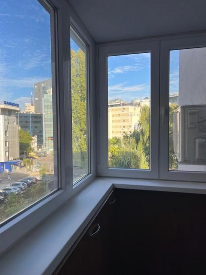 Garsonieră decomandată în Victoriei