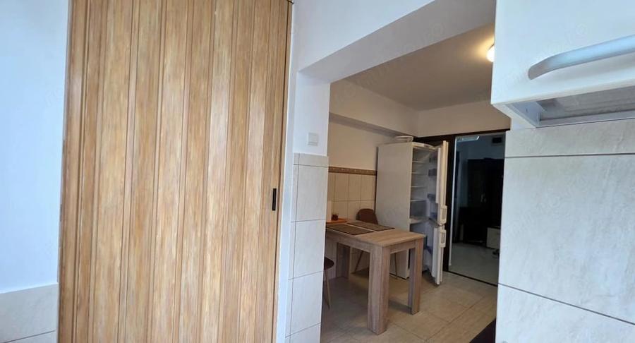 Apartament cu 3 camere decomandat în Lipovei
