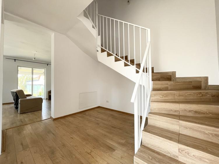 Duplex cu 4 camere cu Canalizare în Moșnița Nouă