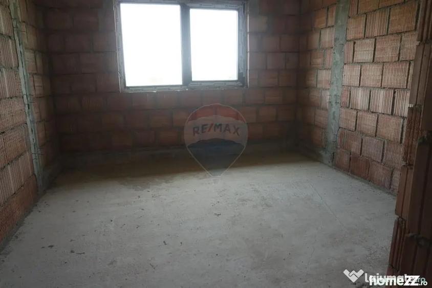 CASA CUPLATA DE VANZARE la rosu sau la semifinisat in ... - 3
