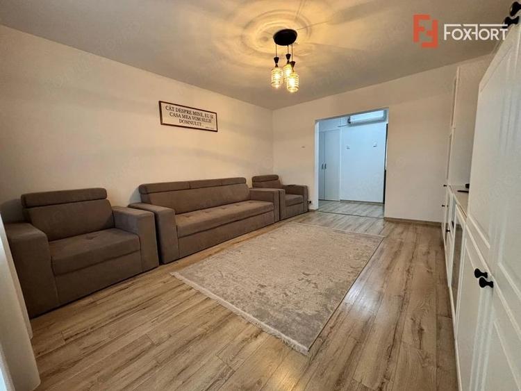 Apartament cu 5 camere decomandat în UTA